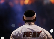 LOL决赛-虚拟照进现实，当深圳队的战术板碾压雷霆，米切尔在太平洋彼岸成为关键先生