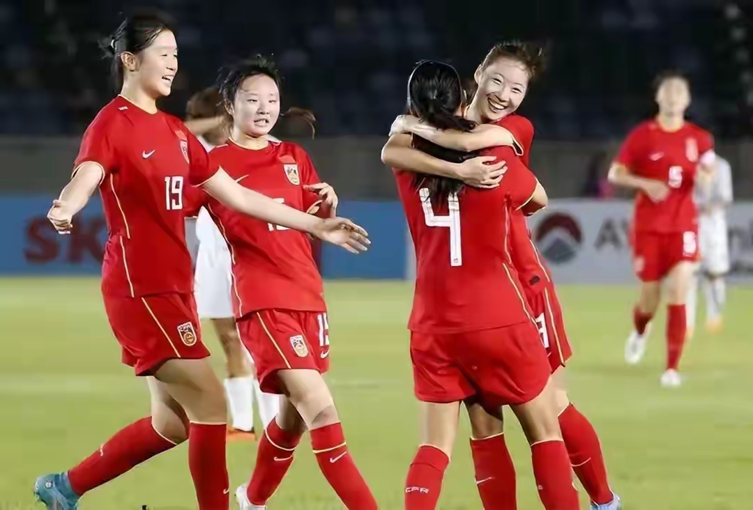 女足比赛中球队获得胜利，晋级下一轮的简单介绍