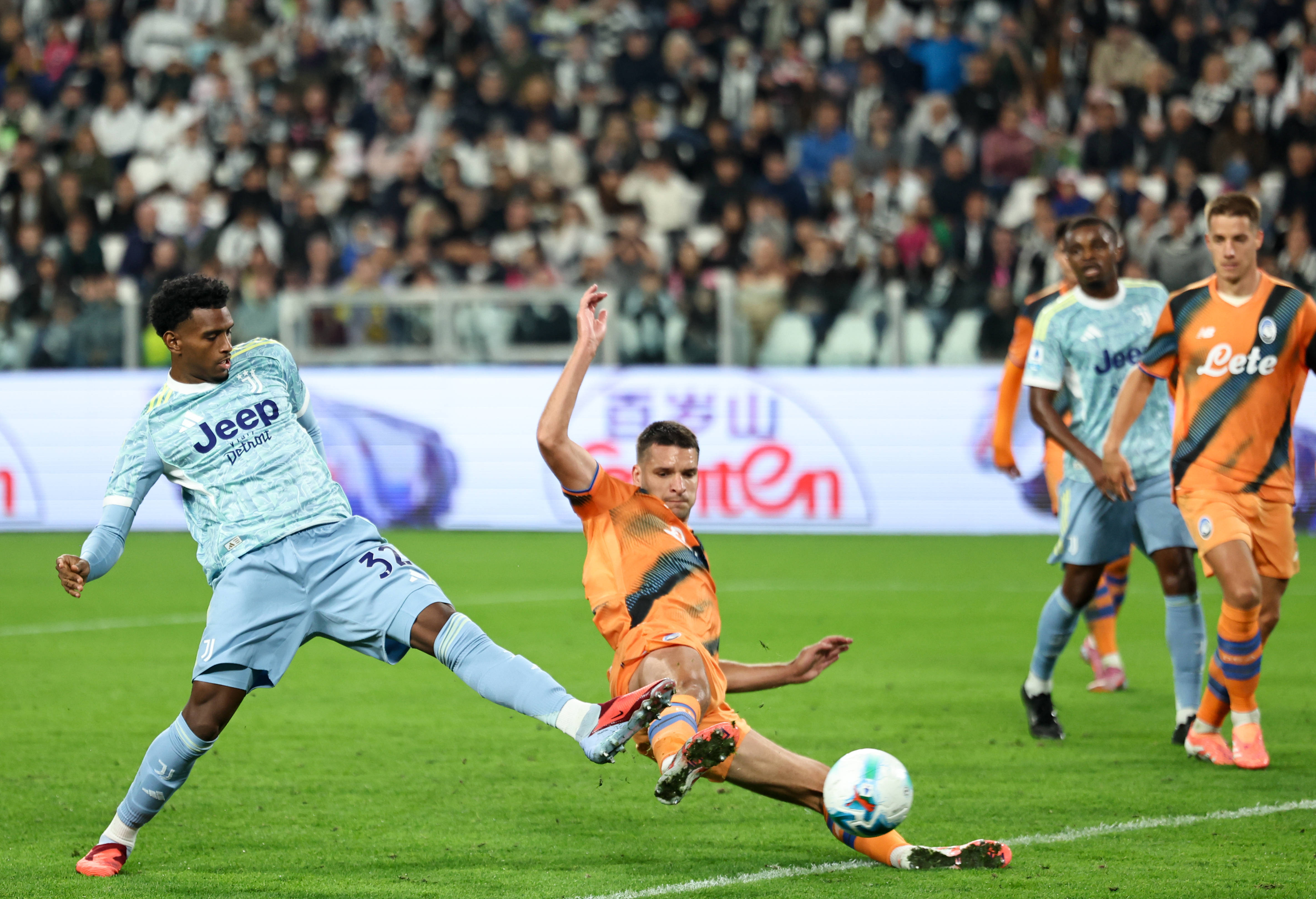 意甲球员遭遇红牌罚下,球队暂时减员应战的简单介绍 意甲球员遭遇红牌罚下,球队暂时减员应战的简单介绍