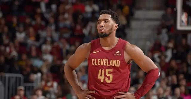 福建队完胜广州队,米切尔扛起全队 福建队完胜广州队,米切尔扛起全队