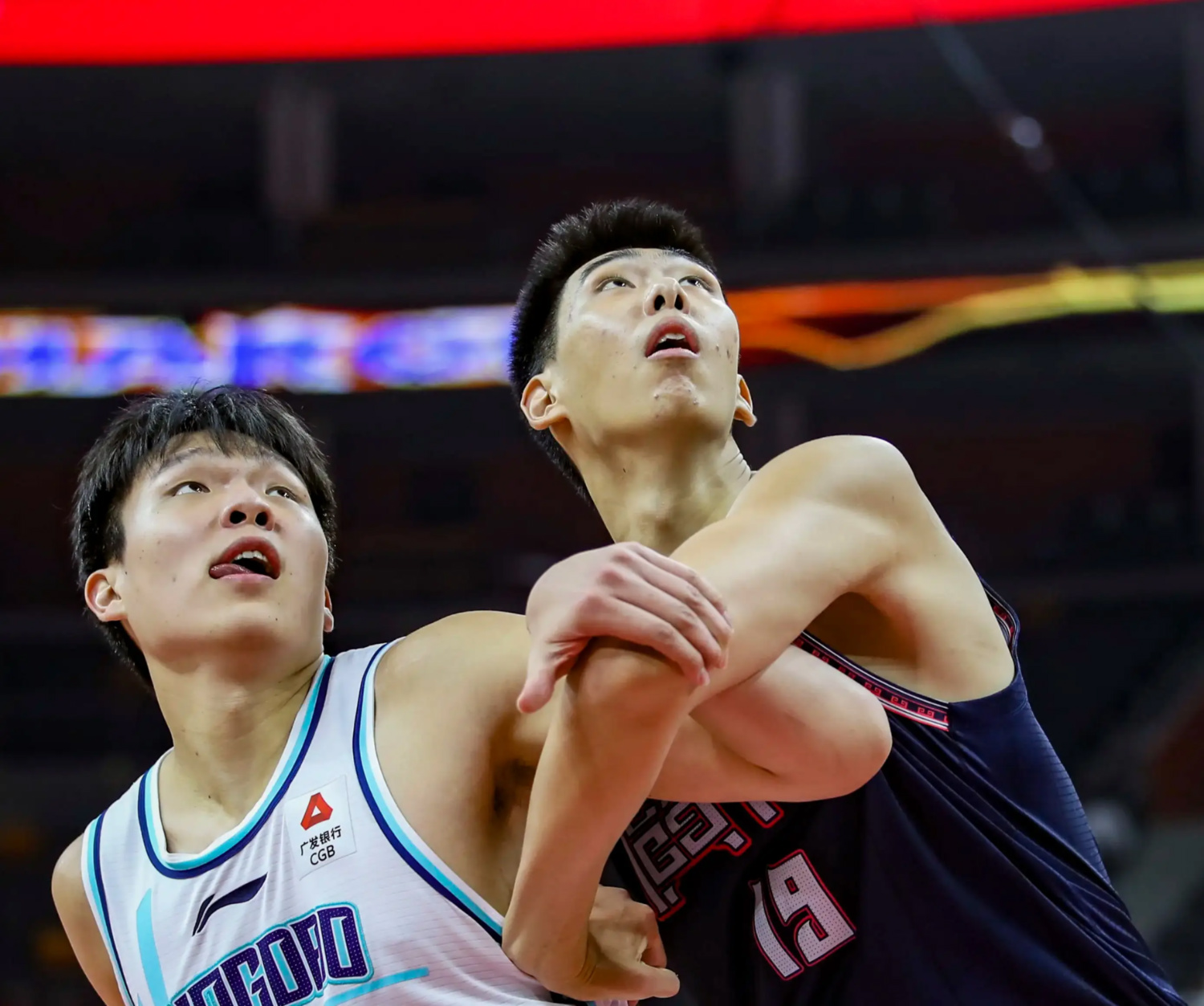 关于广州队险胜湖人,王哲林惊艳四座的信息 关于广州队险胜湖人,王哲林惊艳四座的信息