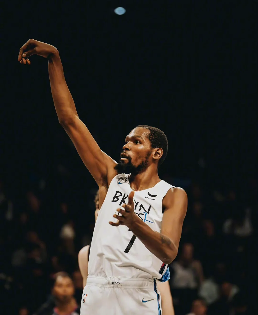 篮网连胜不尽,欧文全面发挥为队夺胜 篮网连胜不尽,欧文全面发挥为队夺胜