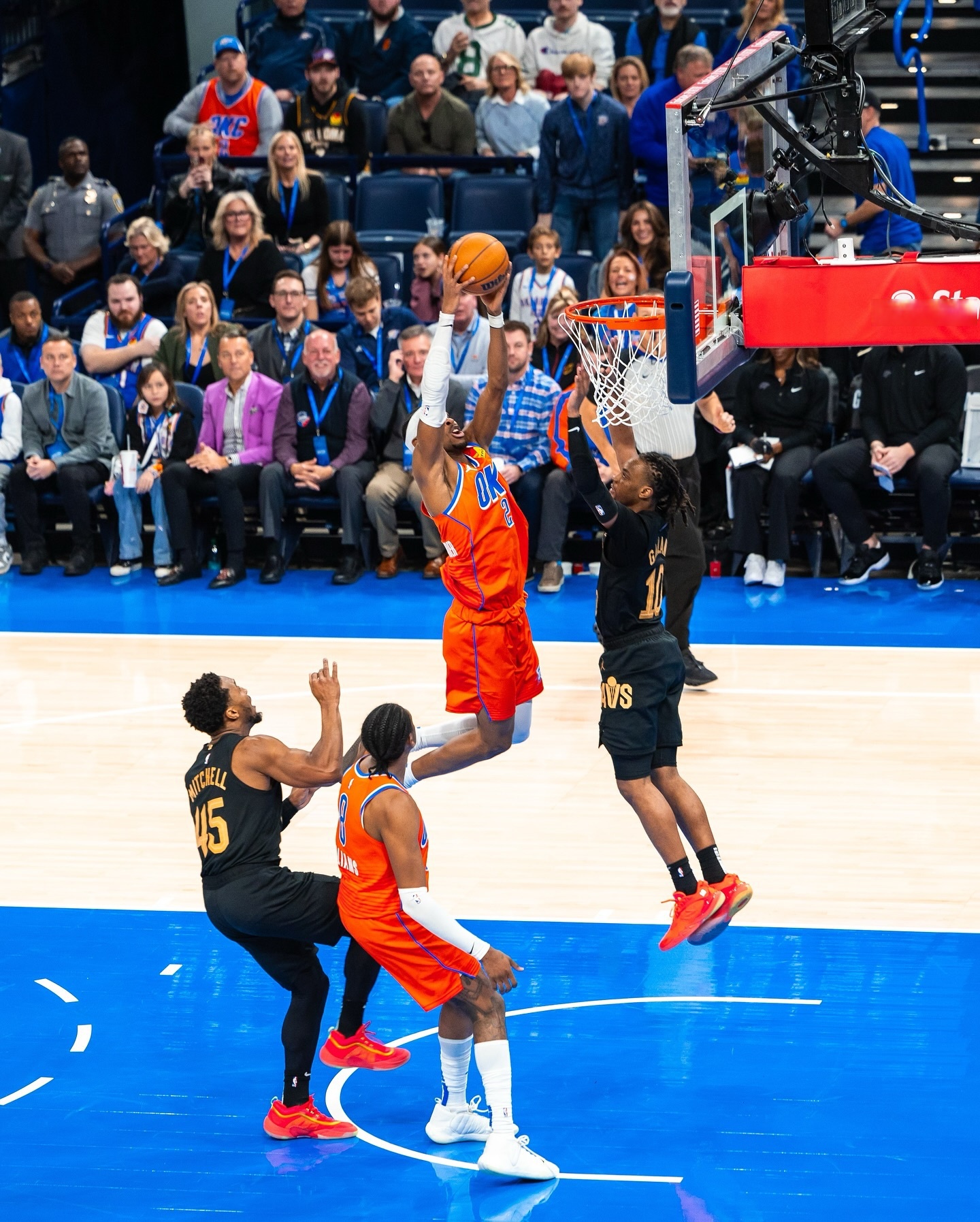 雷霆逆转公牛,戈贝尔扛起全队 雷霆逆转公牛,戈贝尔扛起全队