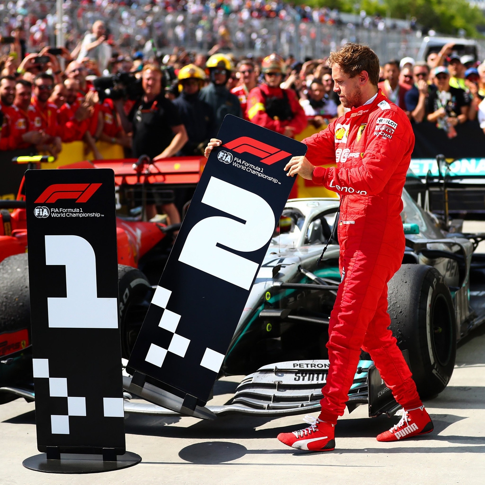 雷诺车队险胜红牛车队,汉密尔顿高光表现 雷诺车队险胜红牛车队,汉密尔顿高光表现