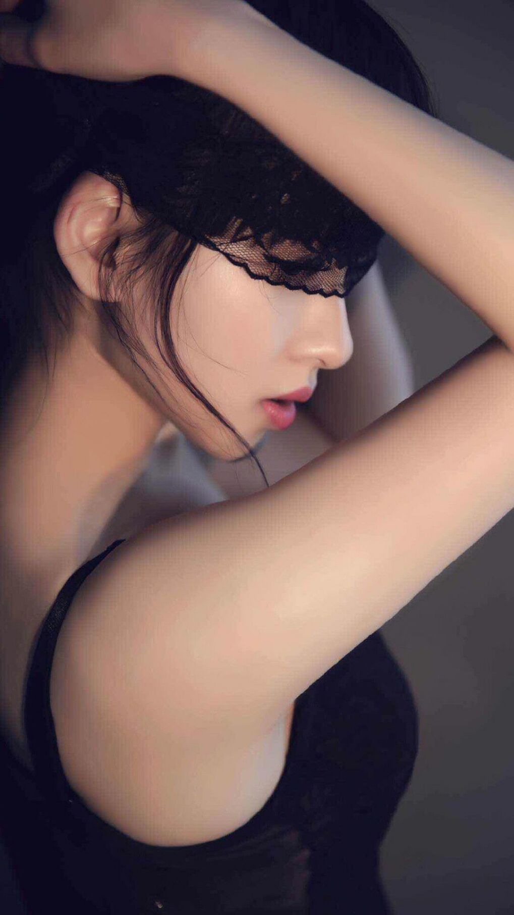 双重舞台，同一剧本，关键战英雄，如何以不同笔法书写传奇？